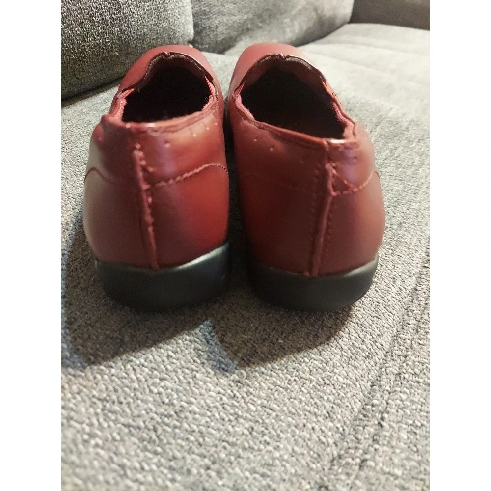 Easy Street Maroon Leather Slip On Wedge‎ Shoes Size 10 Narrow Dress Flats